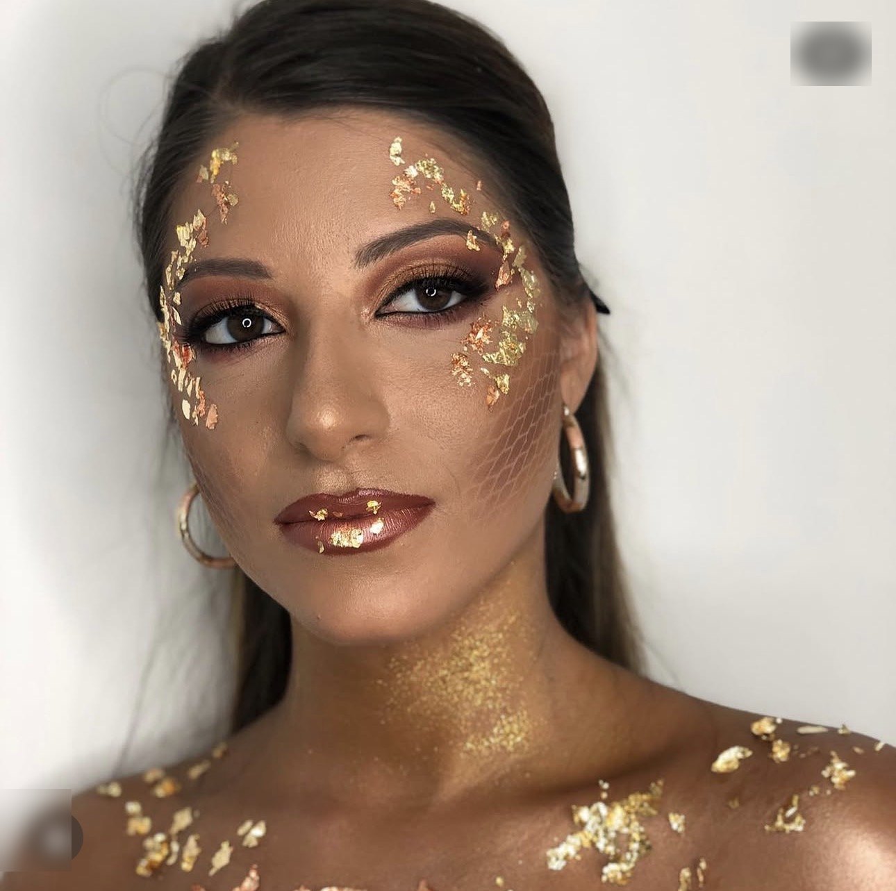 Make-up artistico con foglia oro