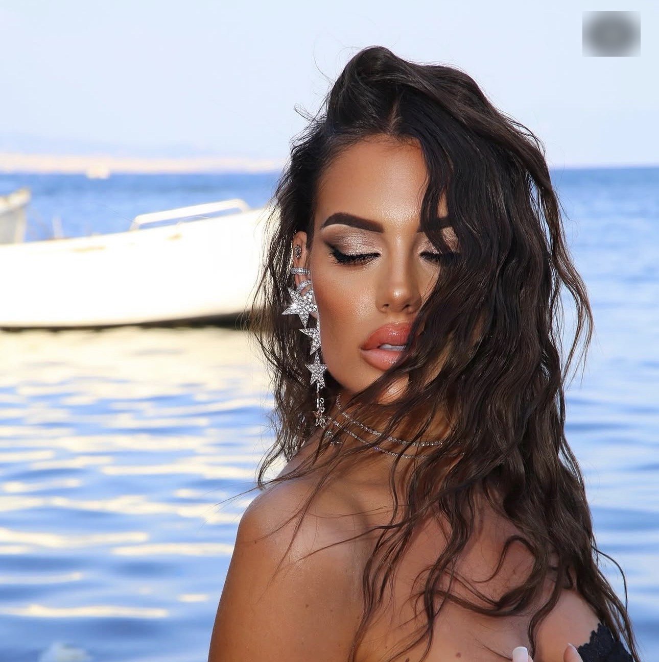 Beauty al mare, glow ambrato — make-up Napoli
